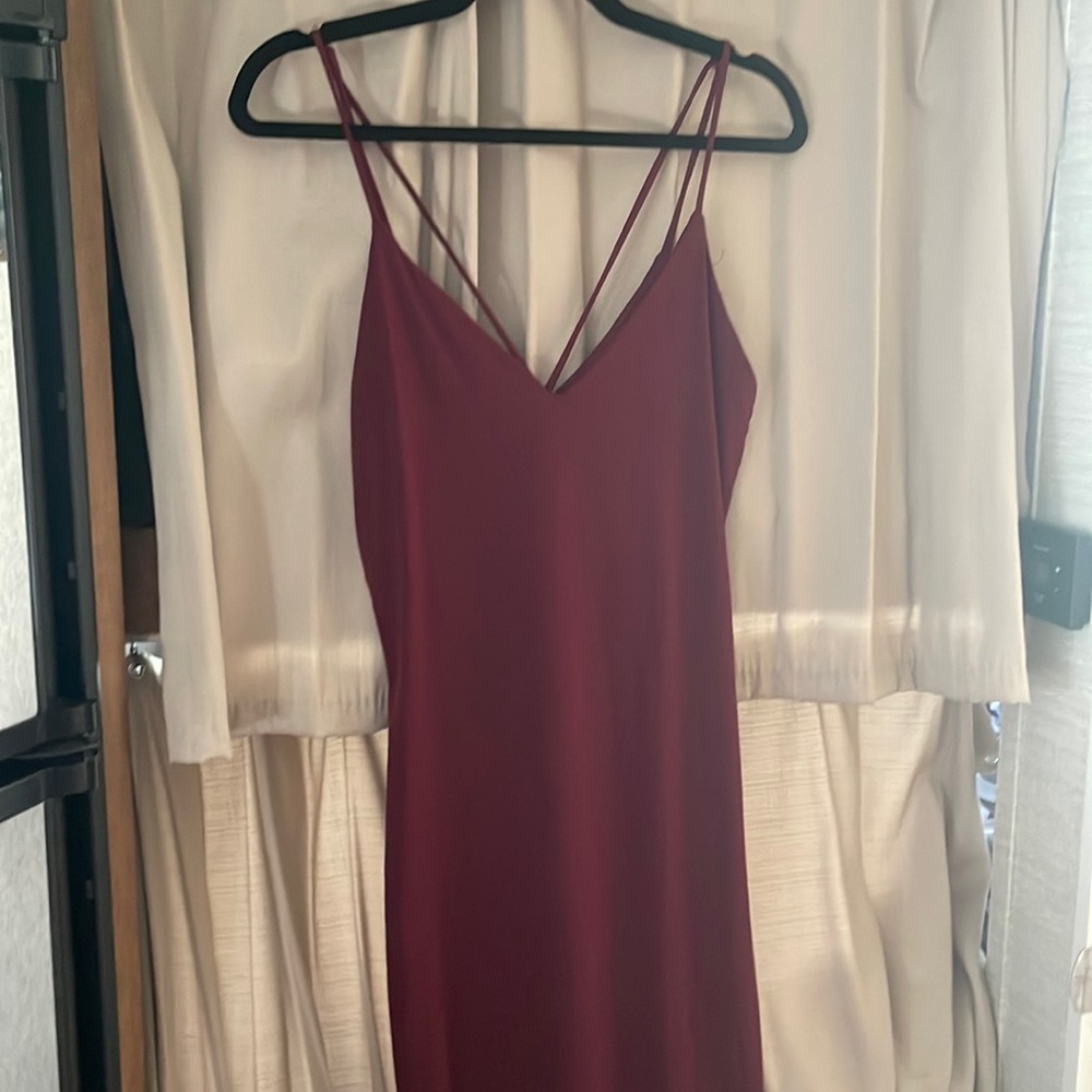 Tight burgundy midi dress